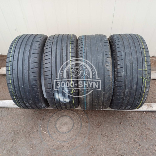 Michelin PilotSport4 235/40R19 Michelin PilotSport4 235/40R19