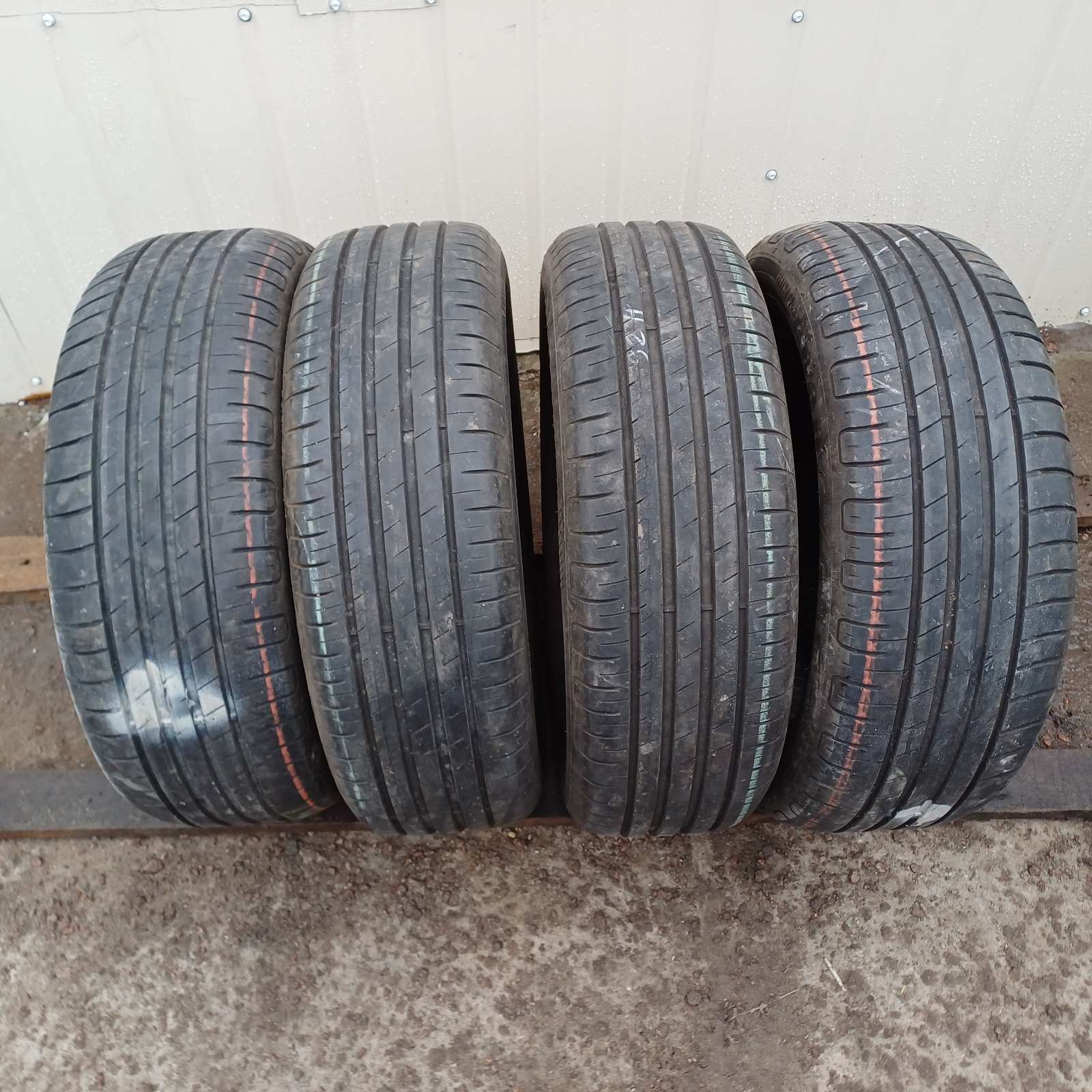 Good Year Efficient Grip 92h 205/60R16