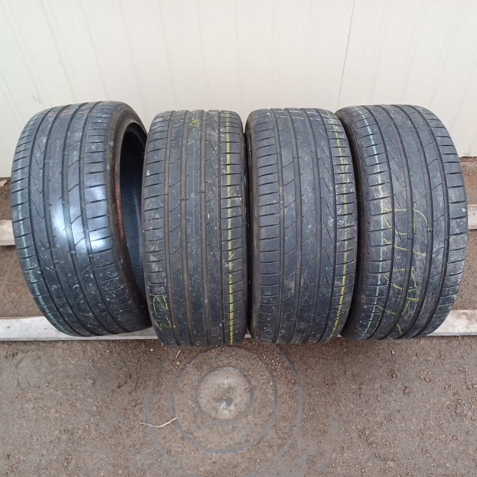 Hankook Ventus S1 evo2 235/40R19	