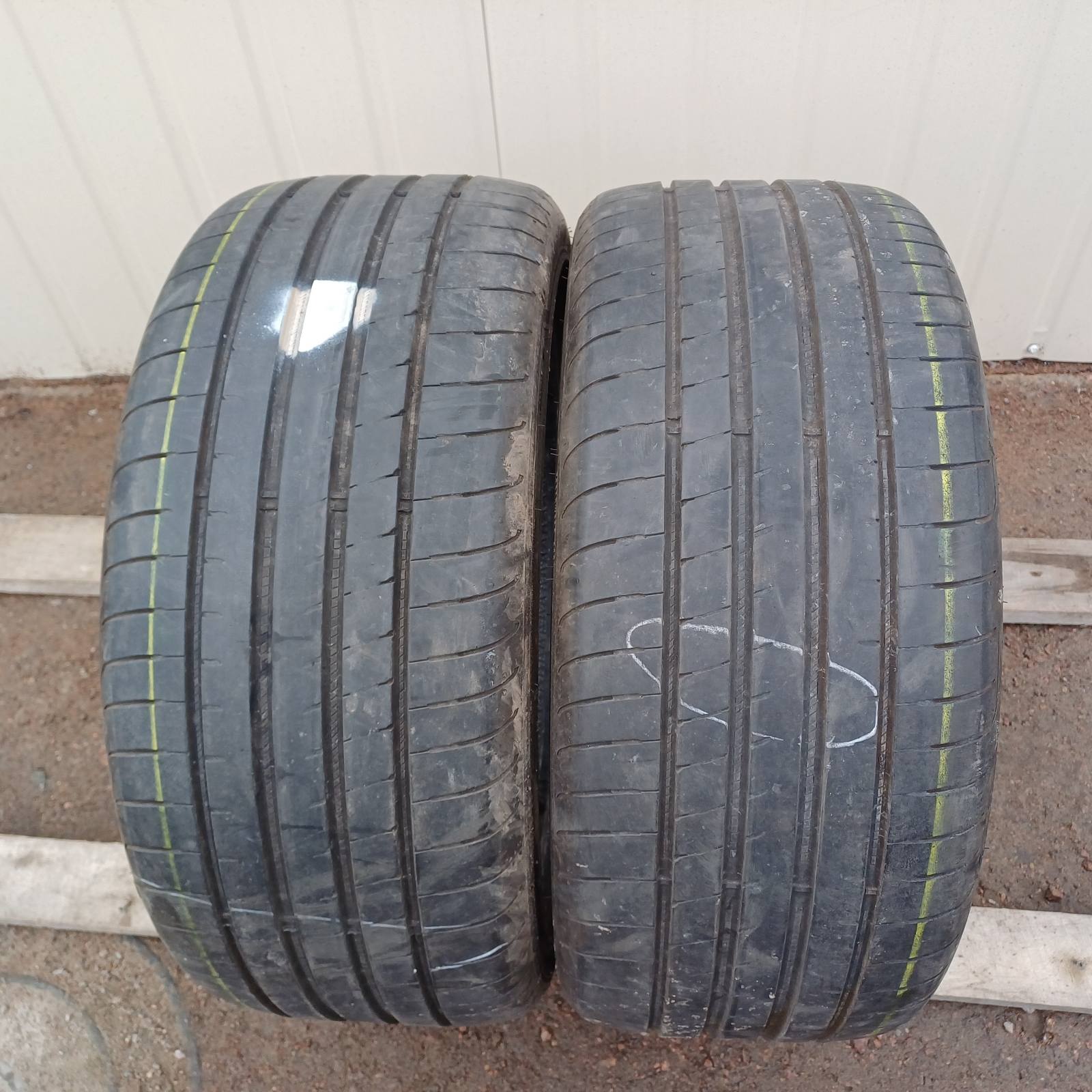 Good Year Eagle F1 225/40R19 